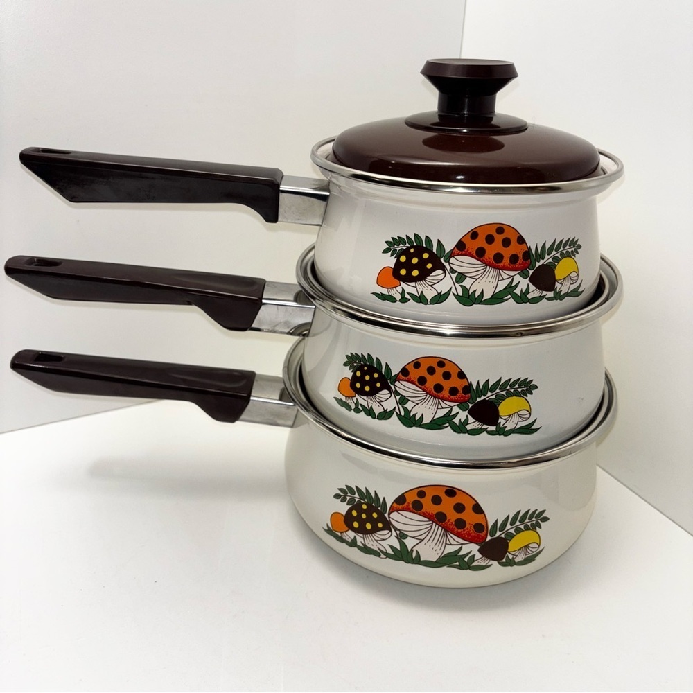 Sears Merry Mushrooms enamel cookware set: 3 pots with matching lids